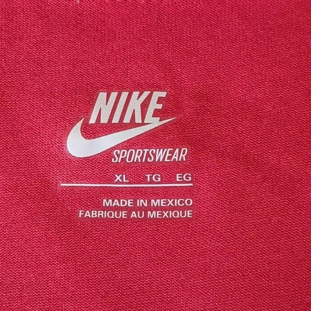 Nike Training‎ Shirt Mens Extra Large Red Athletic Performance Sportswear Tee